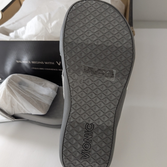 Vionic Silver Slide Sandals Size 7 - Picture 6 of 9
